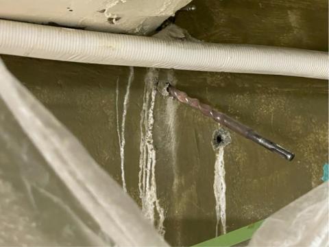 賴克明防水防漏 - 高壓灌注施作中