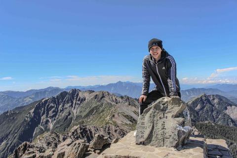 提供數學題目高中服務的專家邱永清（成大航太）