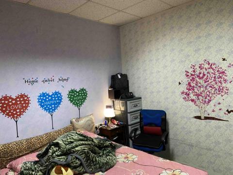 冠霖油漆室內外油漆 - 房間牆壁跳色壓花處理 冠霖油漆室內外油漆 - 房間牆壁跳色壓花處理