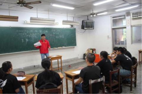 陳威任 - 教學經驗豐富