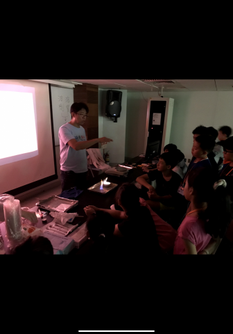 朱盛凱 - 科教館實驗室助教 協助老師指導有學科問題的同學