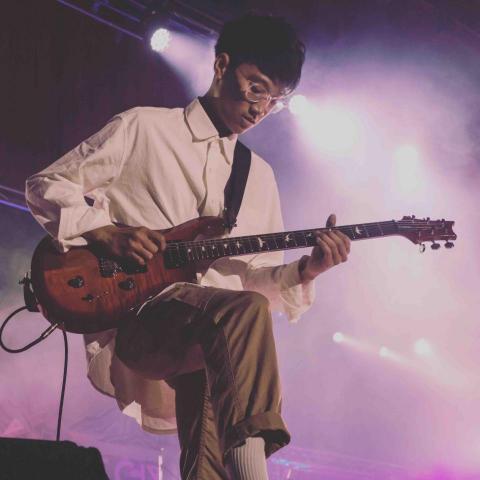 提供吉他彈唱服務的專家周紀安