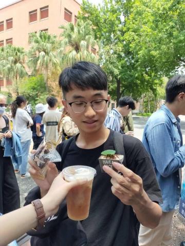 提供高中物理服務的專家張舜凱