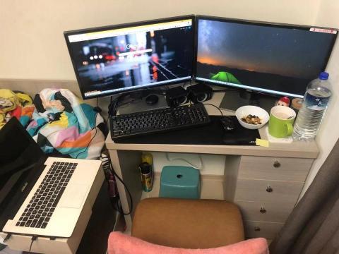 敲出你的未來 - 這是平常在家服務的環境，沒事就會練練打字或幫朋友作文案排版