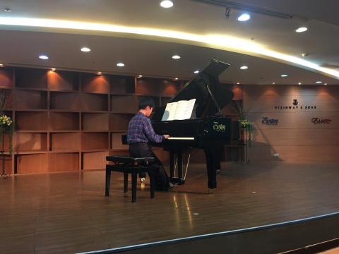 劉老師鋼琴工作室（也可到府教學） - 