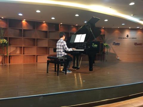 劉老師鋼琴工作室（也可到府教學） - 