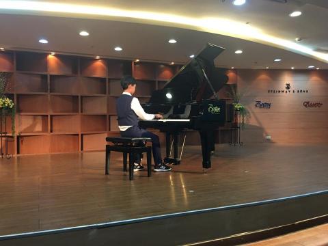 劉老師鋼琴工作室（也可到府教學） - 