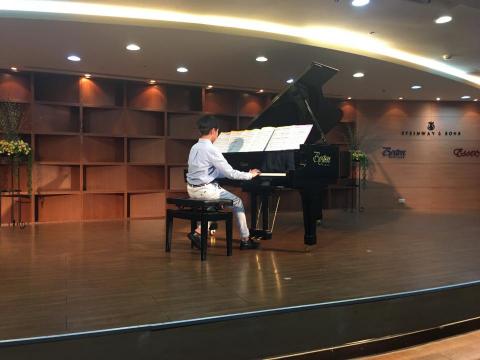 劉老師鋼琴工作室（也可到府教學） - 