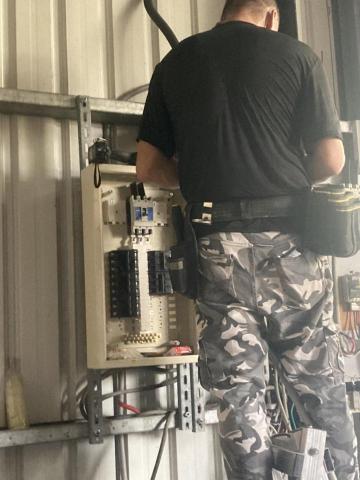 明皓水電維修 - 9/20整理動力盤及配線 明皓水電維修 - 9/20整理動力盤及配線