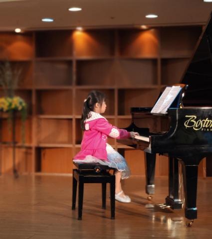 劉老師鋼琴工作室（也可到府教學） - 