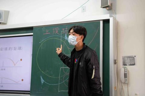 施暐宸 - 於國小舉辦營隊教小朋友自然