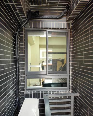 日曰電器 - 黑色塑膠布