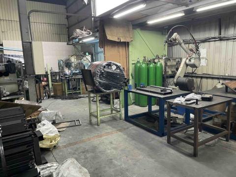 億栓實業股份有限公司-相關產業 - 機械手臂