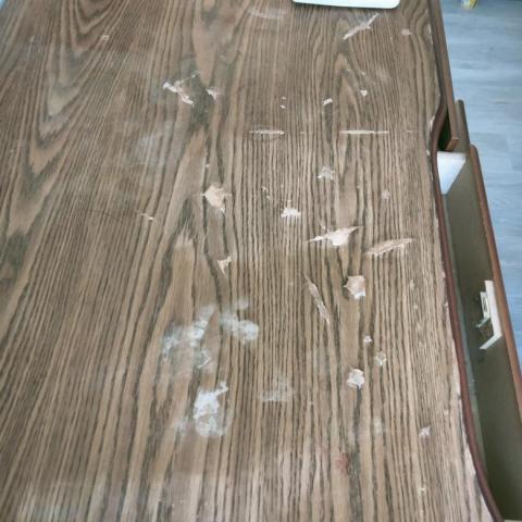 薛小芹 - 桌面需要貼包膜