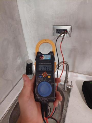 征匞科技有限公司 - 流理台專用插座完成電壓量測