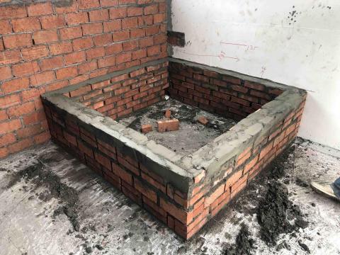 西乃山老屋翻新與修繕工程 - 浴缸砌磚中 西乃山老屋翻新與修繕工程 - 浴缸砌磚中