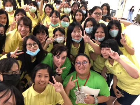 賀羽錡 - 高中時在英語營擔任老師助教