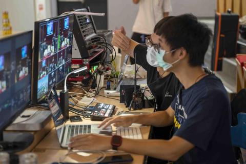 光房子創意 - 線上節目三機直播