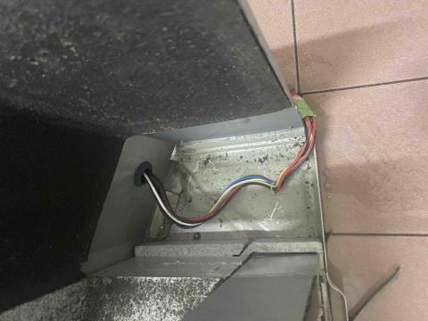 杊沐森企業社總公司(科技水管抓漏、冷氣、防滑工程) - 窗型冷氣清洗前 杊沐森企業社總公司(科技水管抓漏、冷氣、防滑工程) - 窗型冷氣清洗前