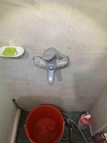 崇信水電企業社 - 浴室混合式冷熱龍頭漏水