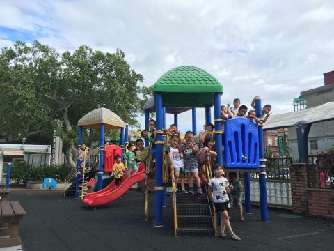 李佳螢 - 暑假夏令營 戶外運動趣