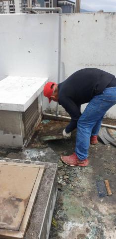 修繕家 - 移除剝落的水泥