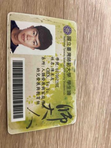 陳友友 - 臺師大人發系大四學生，
曾有一年美國留學經驗。