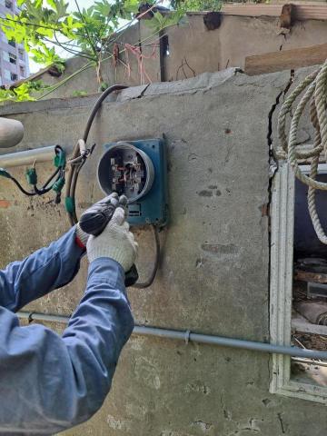 盛群電力工程行 - 舊電錶箱體更換拆下