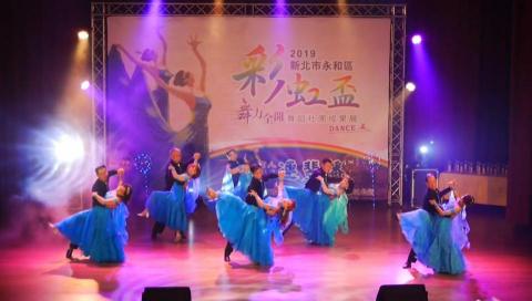 萊莉舞蹈網 - 帶學生表演華爾茲