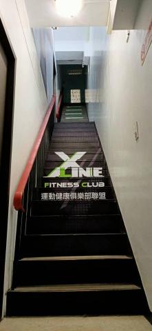 富谷廣告招牌工程  - X黑科技健身樓梯大圖 富谷廣告招牌工程  - X黑科技健身樓梯大圖