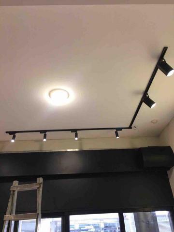 林旭靜 - 軌道燈安裝