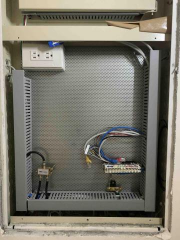 曾士欣 - 台中高鐵站某建案弱電箱整線