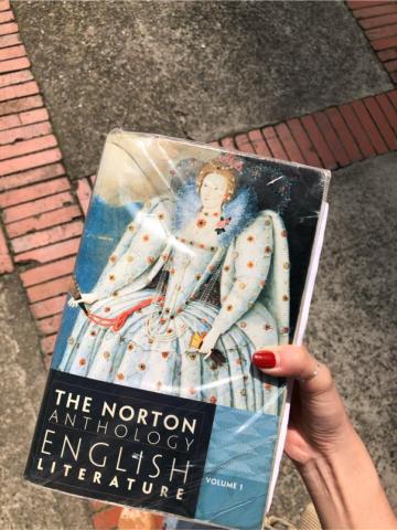 朱珈萱 - 系上用原文書