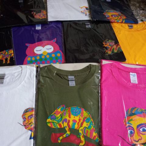 盧湘涵 - 我設計的Tshirt，有在網路販售