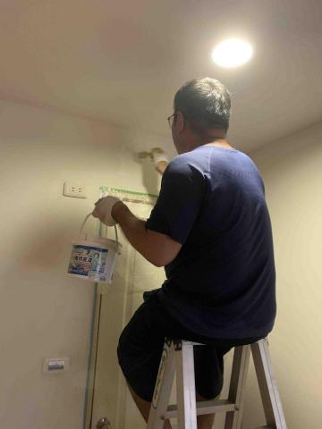 黃俊鈞 - 自家牆壁的油漆自己來～