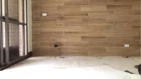 好運石 - 淺色木紋磁磚