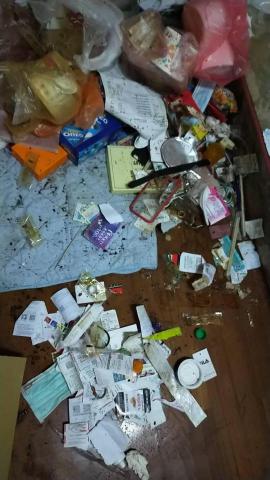 宜蘭雲姨 - 退租整理中，全部沾滿蟑螂屎