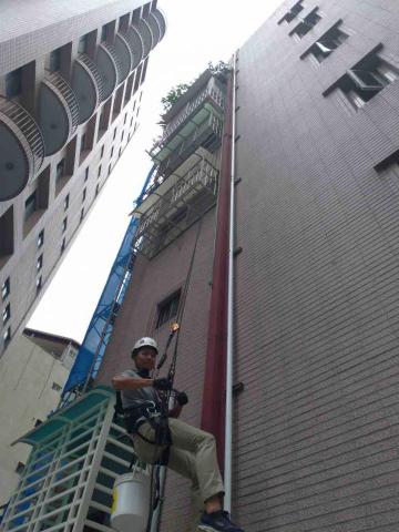 菲力斯水電 - 外牆施配固定揚水管線