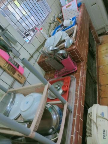 宜蘭雲姨 - 古老廚房很雜亂洗東西都沒有位置