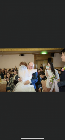 婚禮主持人-朵朵 - 第一次進場-擁抱