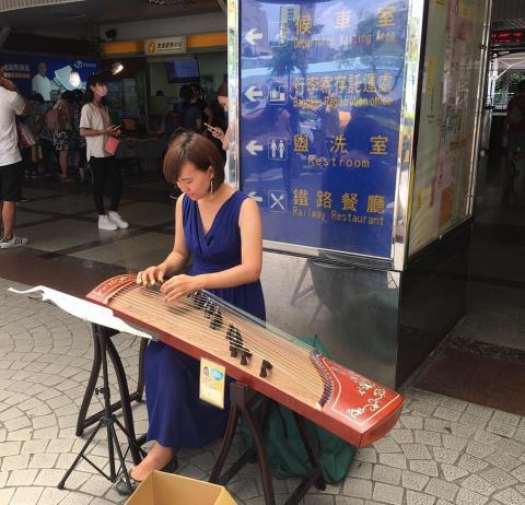 孫函君 - 街頭表演實拍