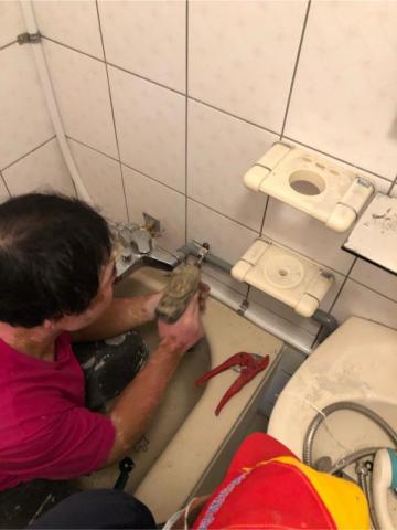 桃園邑𥛶科技設備抓漏驗屋檢測修繕工程行 - 冷熱水管漏水，配明管施工照片