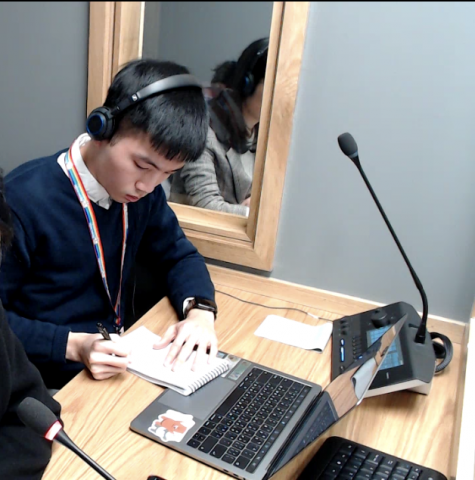 Kevin - 針對會議主題提供同步口譯服務