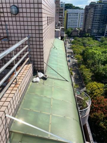 淏瑋工程 - 12樓高空雨遮:拆除前❗️ 淏瑋工程 - 12樓高空雨遮:拆除前❗️