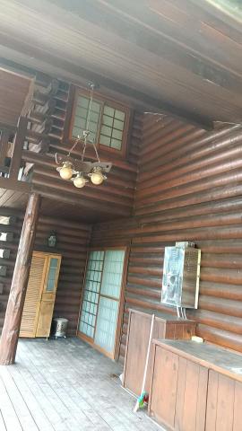 三合順防水油漆塗裝裝修工程 - 木屋保養原有漆磨除胡桃改袖木
（施工前）