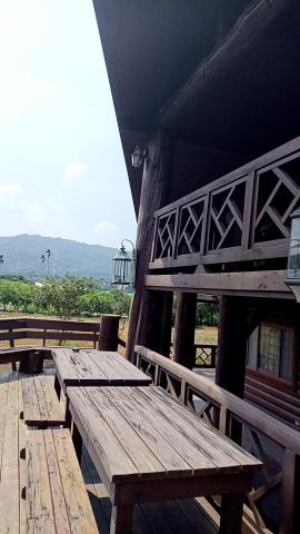 三合順防水油漆塗裝裝修工程 - 木屋保養原有漆磨除胡桃改袖木
（施工前）