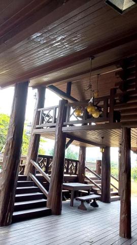 三合順防水油漆塗裝裝修工程 - 木屋保養原有漆磨除胡桃改袖木
（施工前）