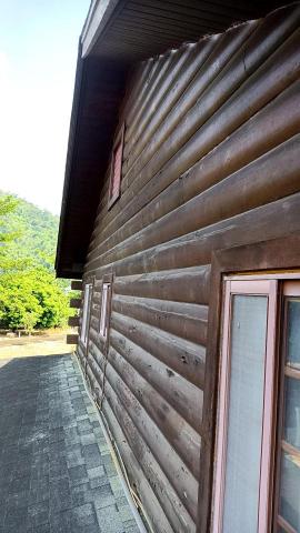 三合順防水油漆塗裝裝修工程 - 木屋保養原有漆磨除胡桃改袖木
（施工前）