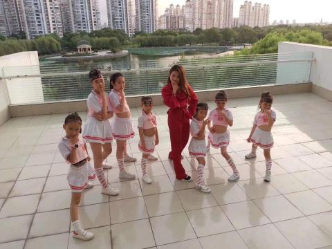 邱琪崴 -  邱琪崴 -