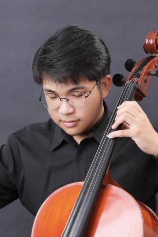 提供大提琴服務的專家未命名公司